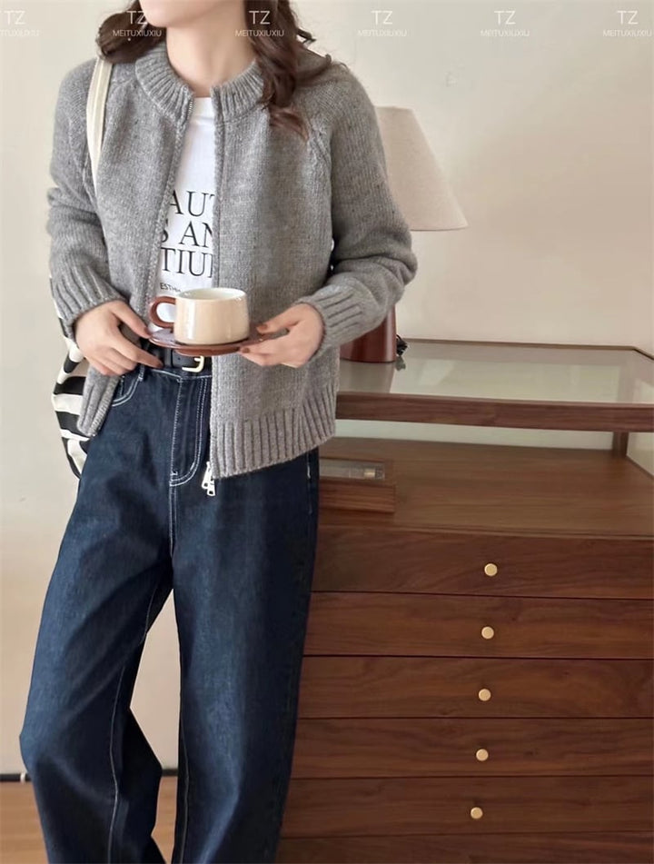 【outer】今季も大流行 定番ラウンドネックカーディガン　 M17619