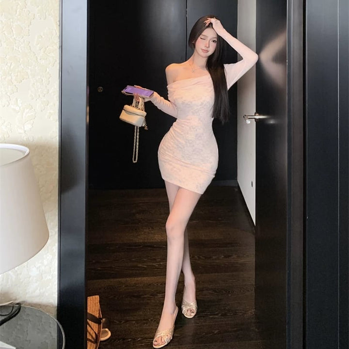 【dress】胸パット付きオフショルダーレースワンピース Q8525