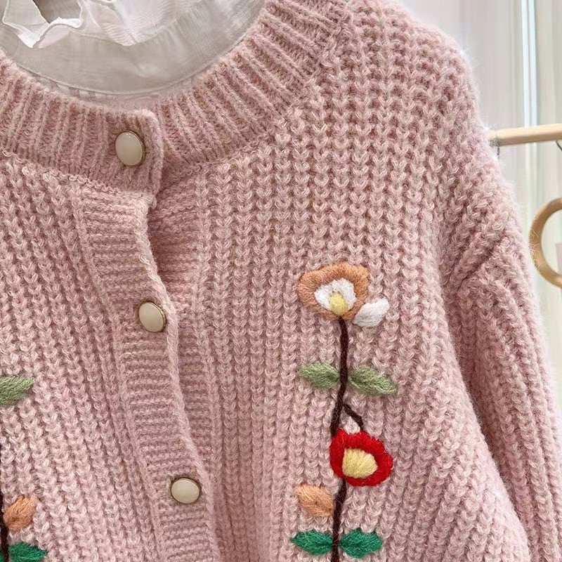 【outer】クルーネック刺繍ニットカーデ　M18133