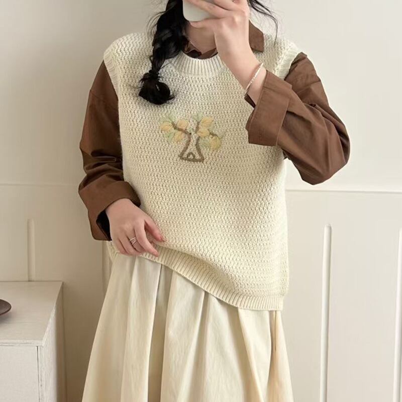 【tops】刺繡柄ニットベスト Q8127