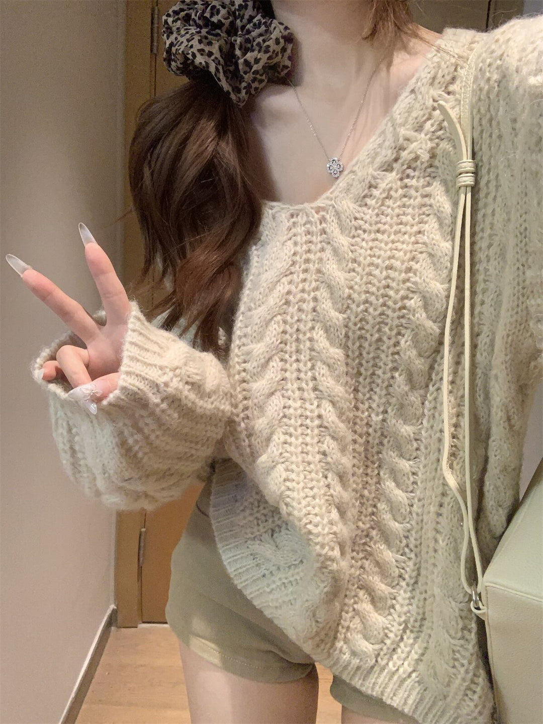 【tops】Vネックニットセーター　M27159