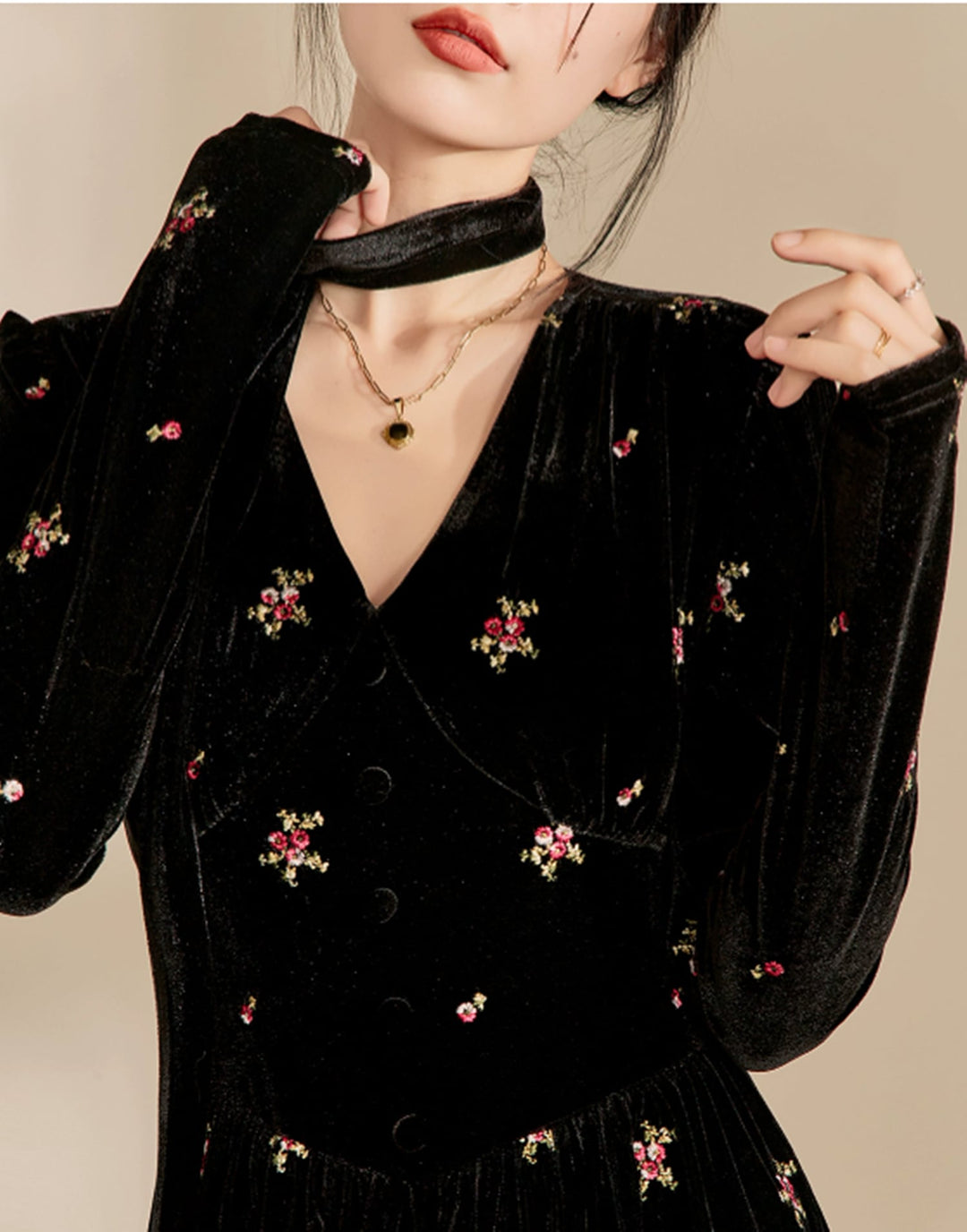 【dress】刺繍Ｖネックデートワンピース　N2393