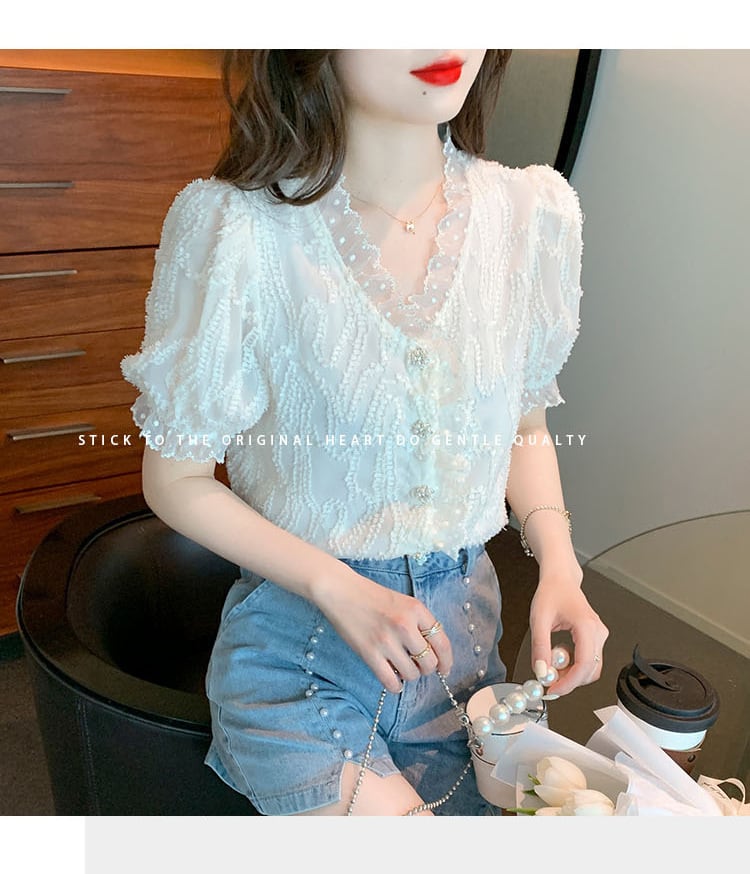 【tops】柔らかくて優しい印象Vネックレースシャツトップス　M17038