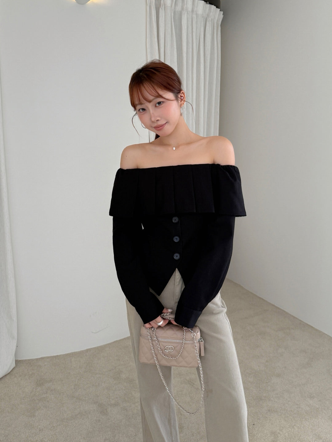 【tops】2色展開オフショルダートップス Q8989