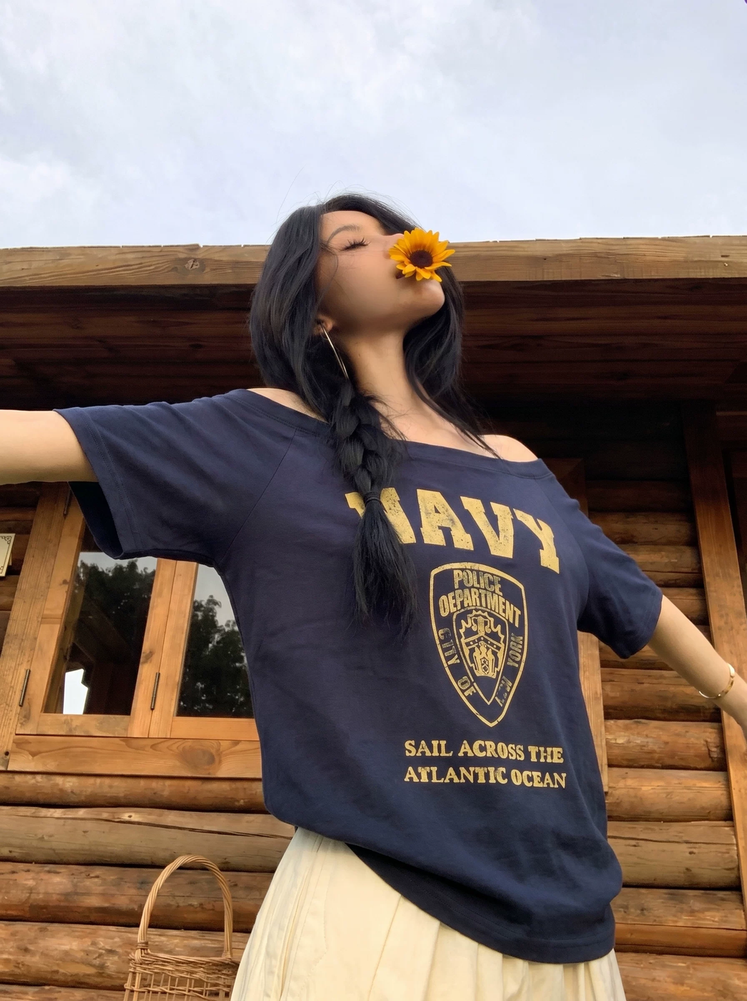 【tops】2色展開オフショルダーTシャツ Q8564