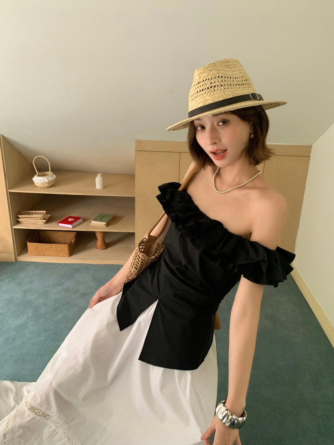 【tops】オフショルダーギャザーフリルトップス Q8693