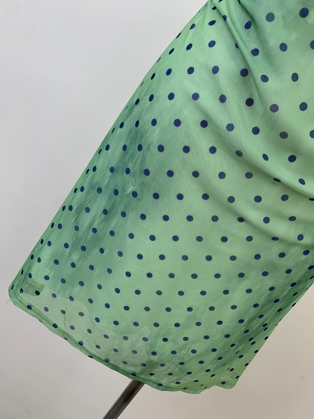 【dress】スカーフ付きドット柄ホルターネックロングワンピース Q8533
