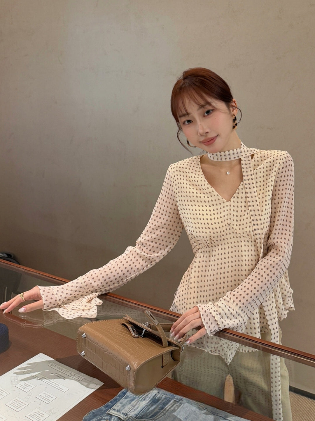 【tops】スカーフ付きvネックトップス Q9048
