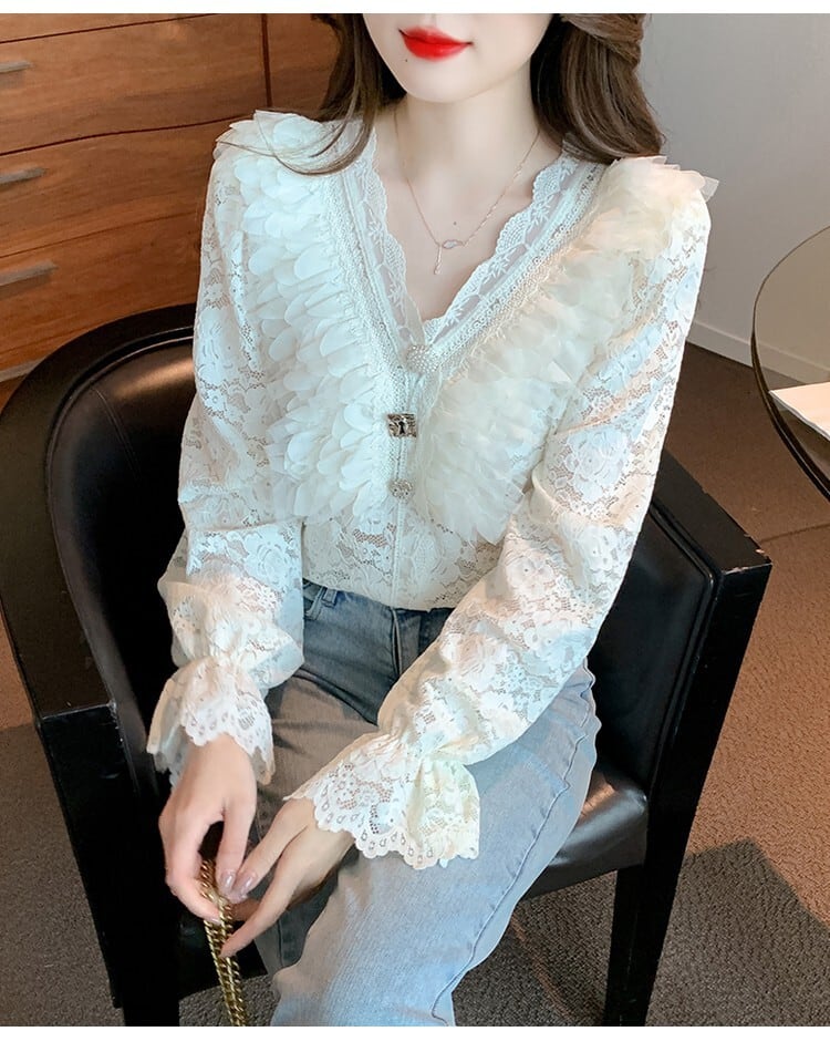 【tops】気質満点大人可愛いVネックレーストップス　M17604