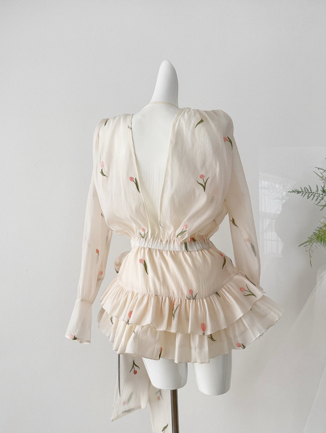 【dress】バックオーポン刺繡フラワーティアードワンピース Q8874