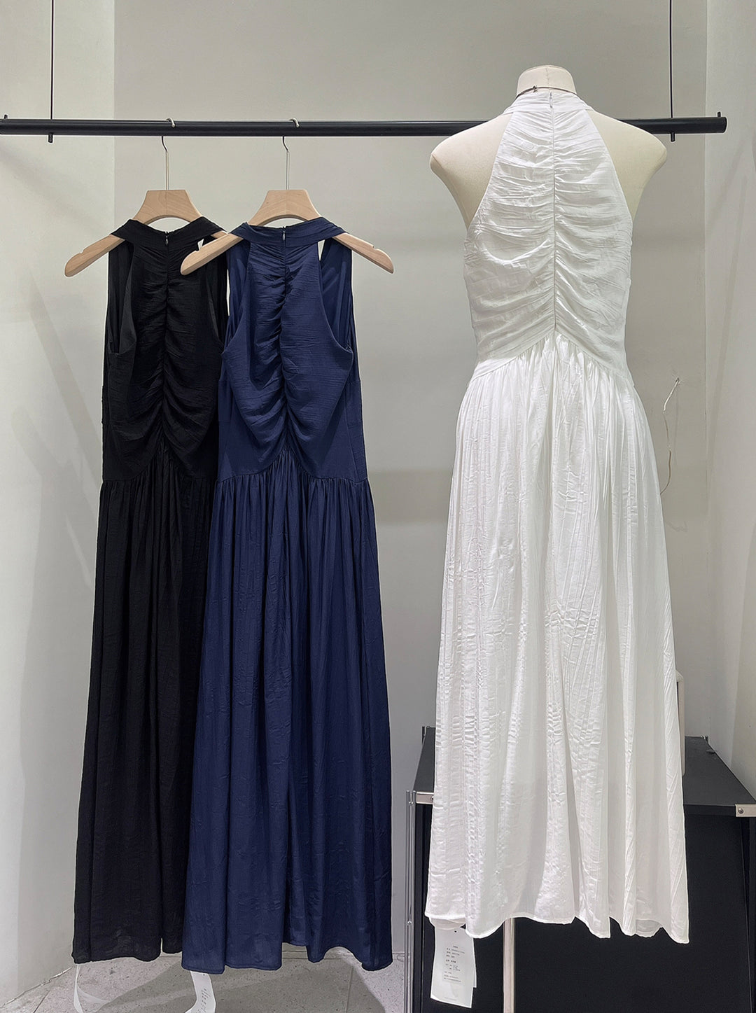 【dress】ノースリーブAラインロングワンピース Q8673