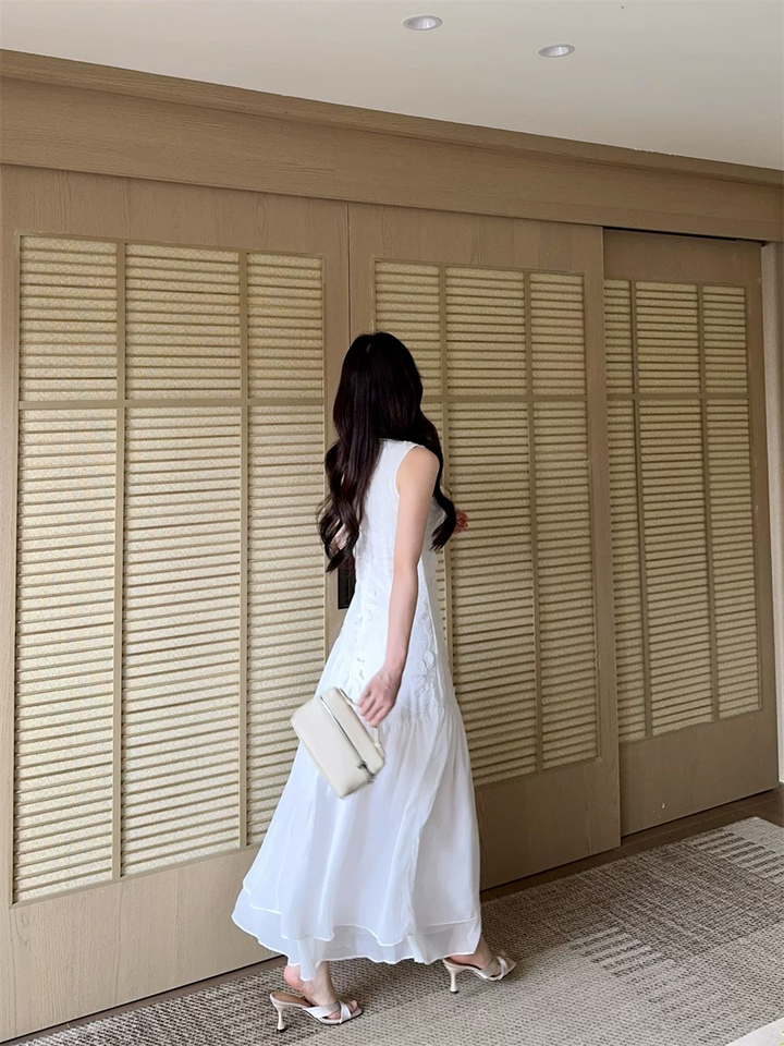 【dress】ノースリーブ刺繍フラワーロングワンピース Q8541