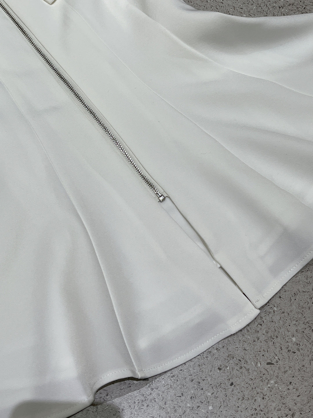 【set】オフショルダートップス×チュールミニスカートセット Q8676