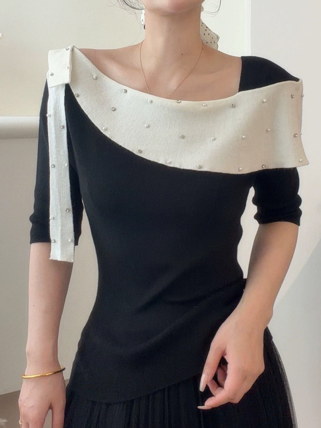 【tops】ラインストーン付きロールカラーニットトップス Q9076