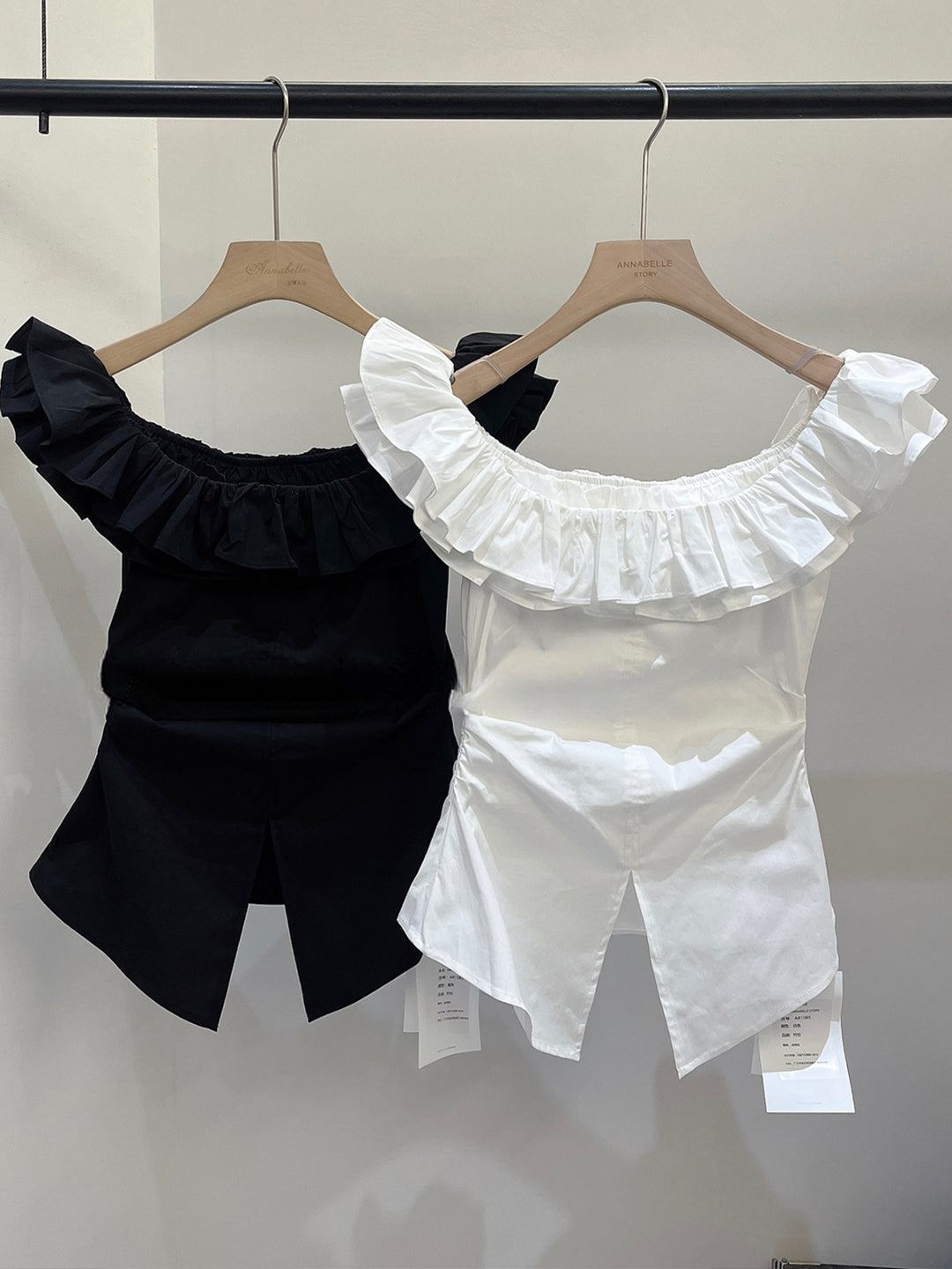 【tops】オフショルダーギャザーフリルトップス Q8693
