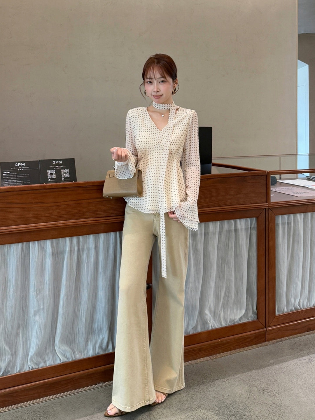 【tops】スカーフ付きvネックトップス Q9048