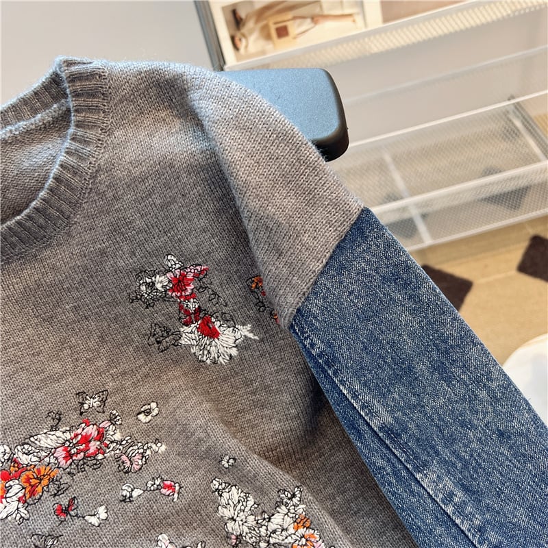 【tops】刺繍デニム切り替えニットセーター　M17706