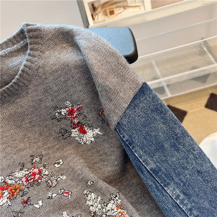 【tops】刺繍デニム切り替えニットセーター　M17706