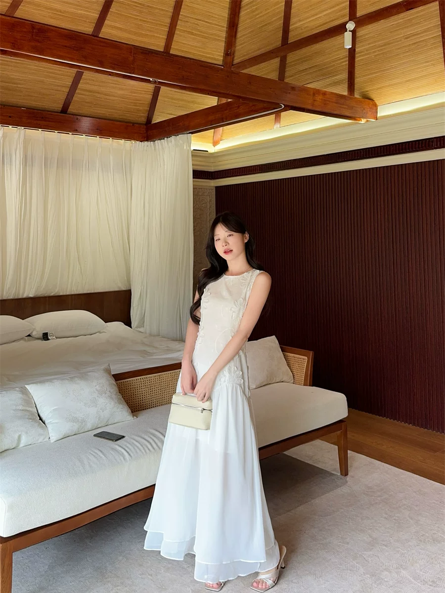【dress】ノースリーブ刺繍フラワーロングワンピース Q8541