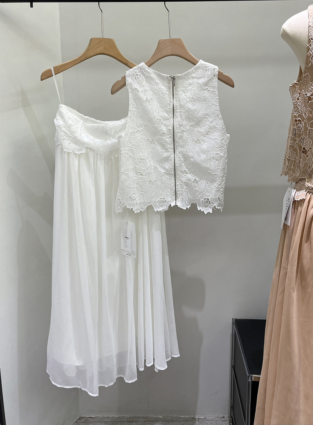 【set】ノースリーブレーストップス×ロングスカートセット Q8699