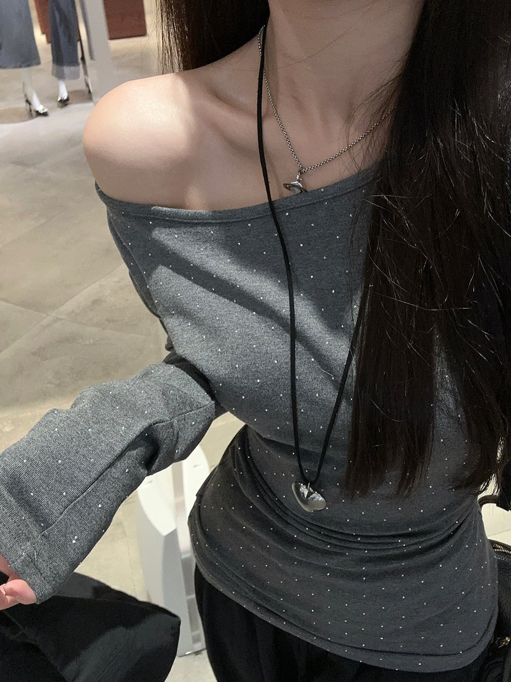 【tops】ビジュー長袖Tシャツ　M25625