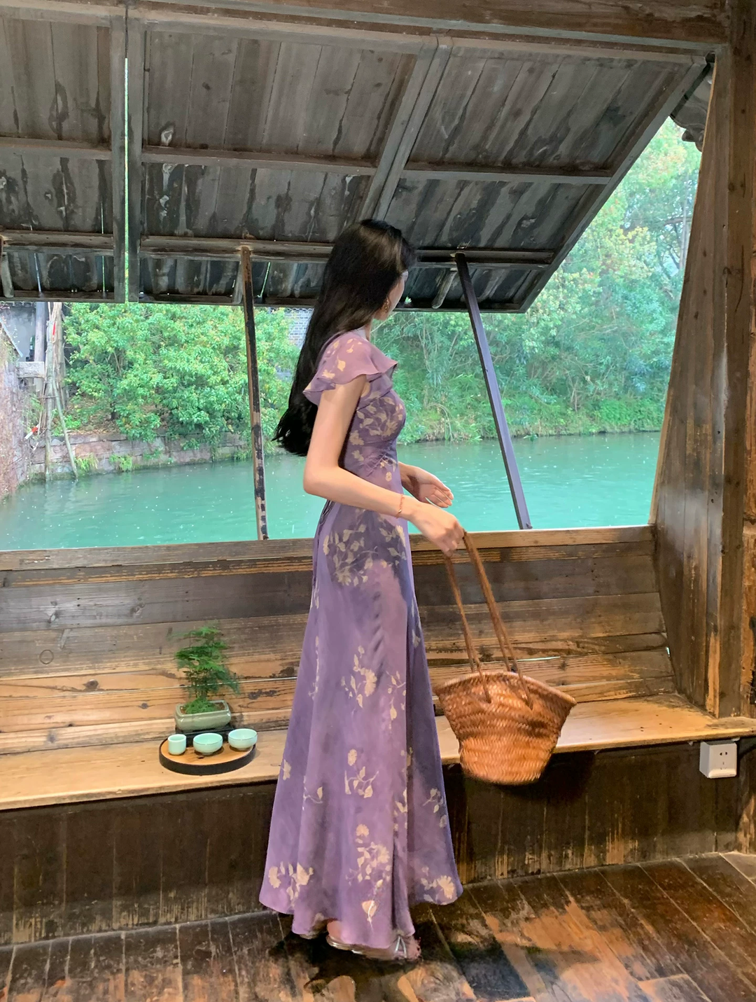 【dress】Vネックフラワー柄ロングワンピース Q8550