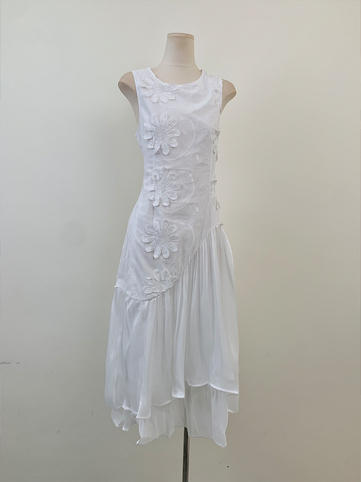 【dress】ノースリーブ刺繍フラワーロングワンピース Q8541