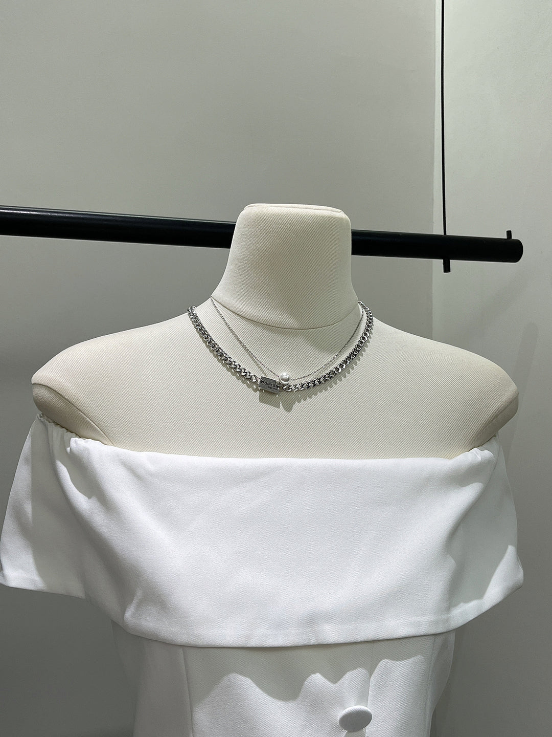 【set】オフショルダートップス×レースドッキングミニスカートセット Q8677