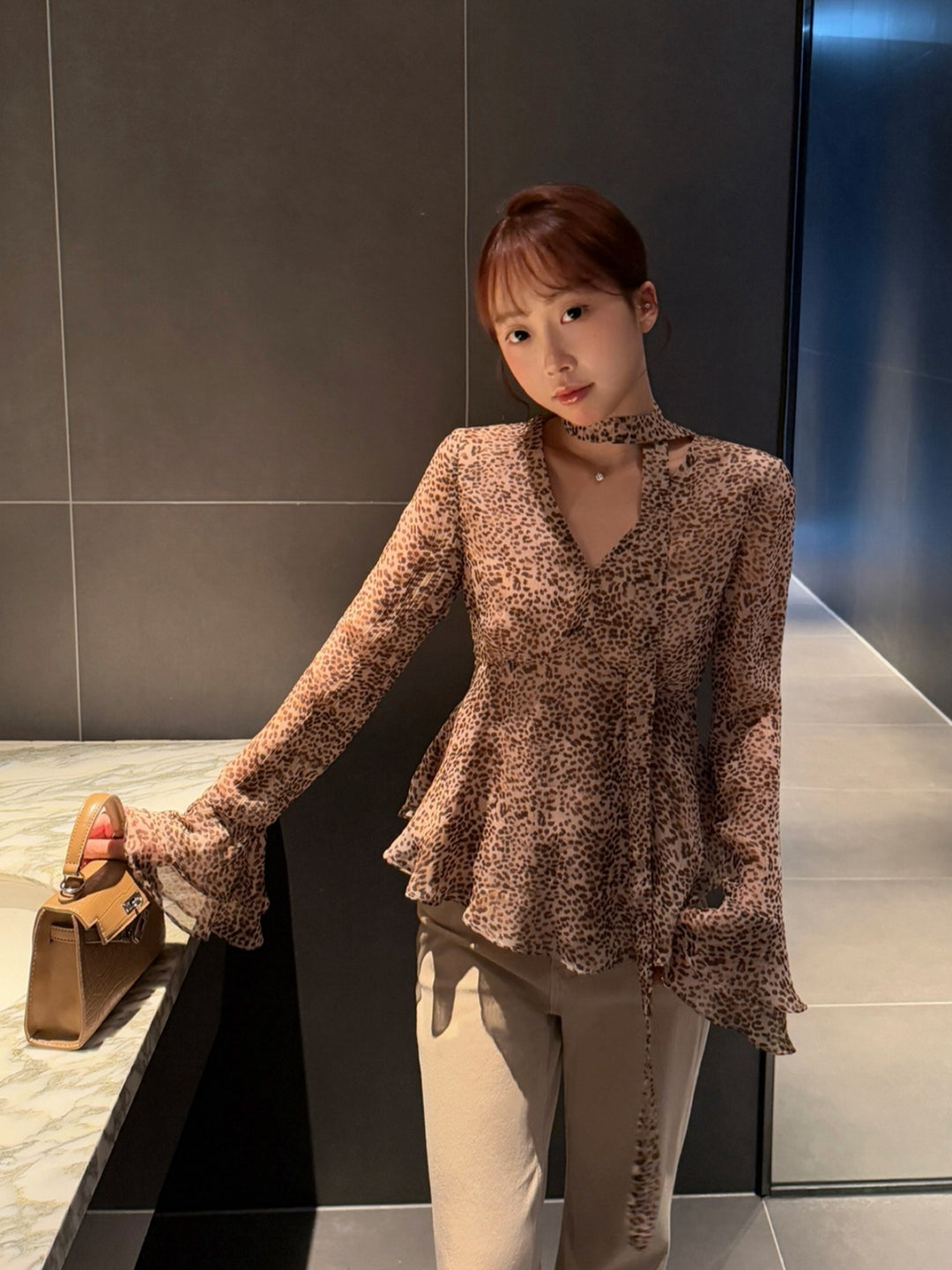 【tops】スカーフ付きvネックトップス Q9048
