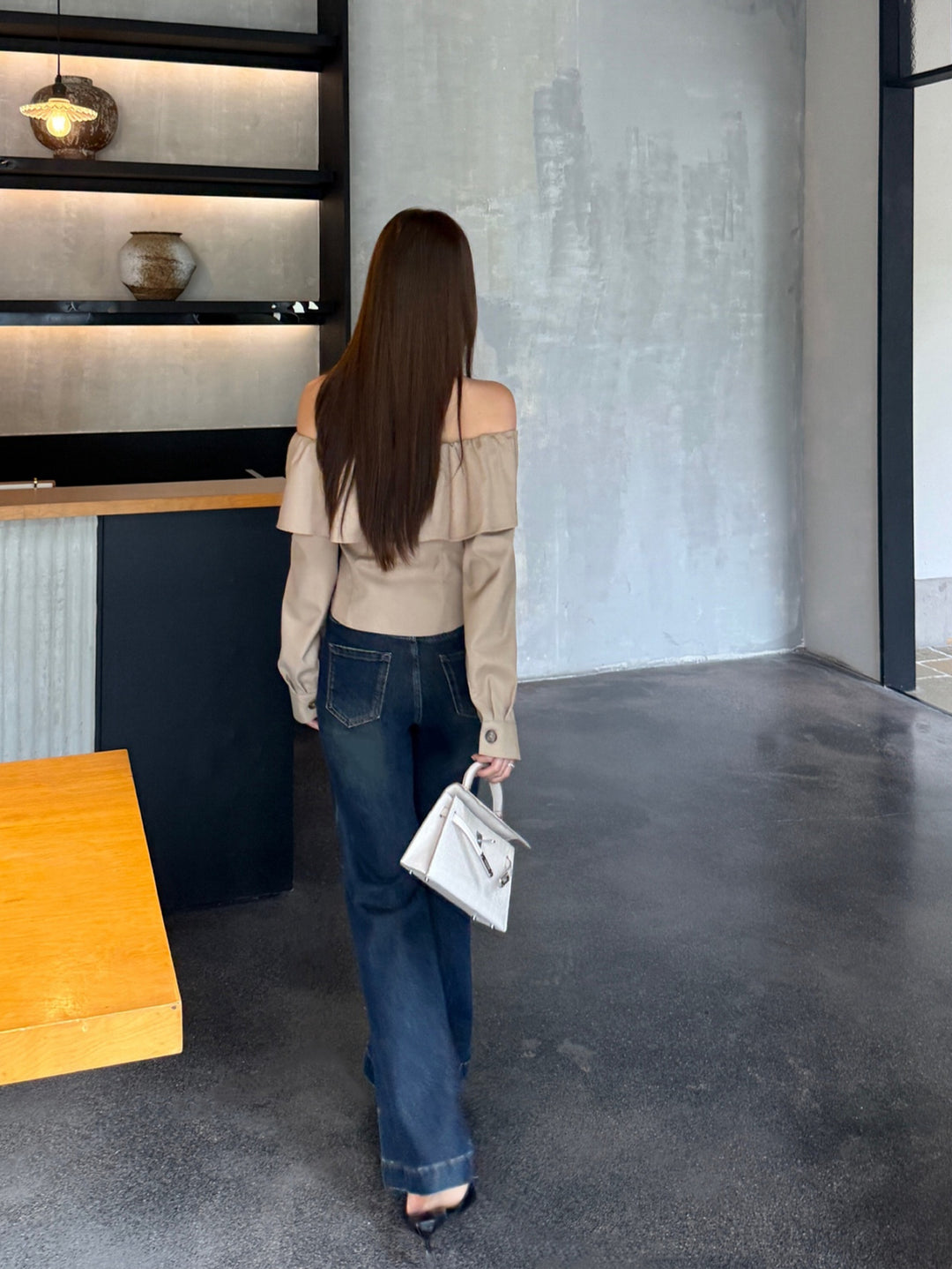 【tops】2色展開オフショルダートップス Q8989