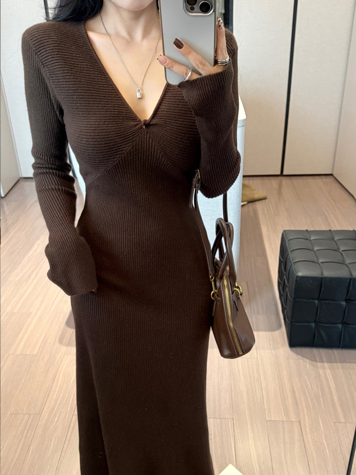【dress】Vネックロングニットワンピース Q9187