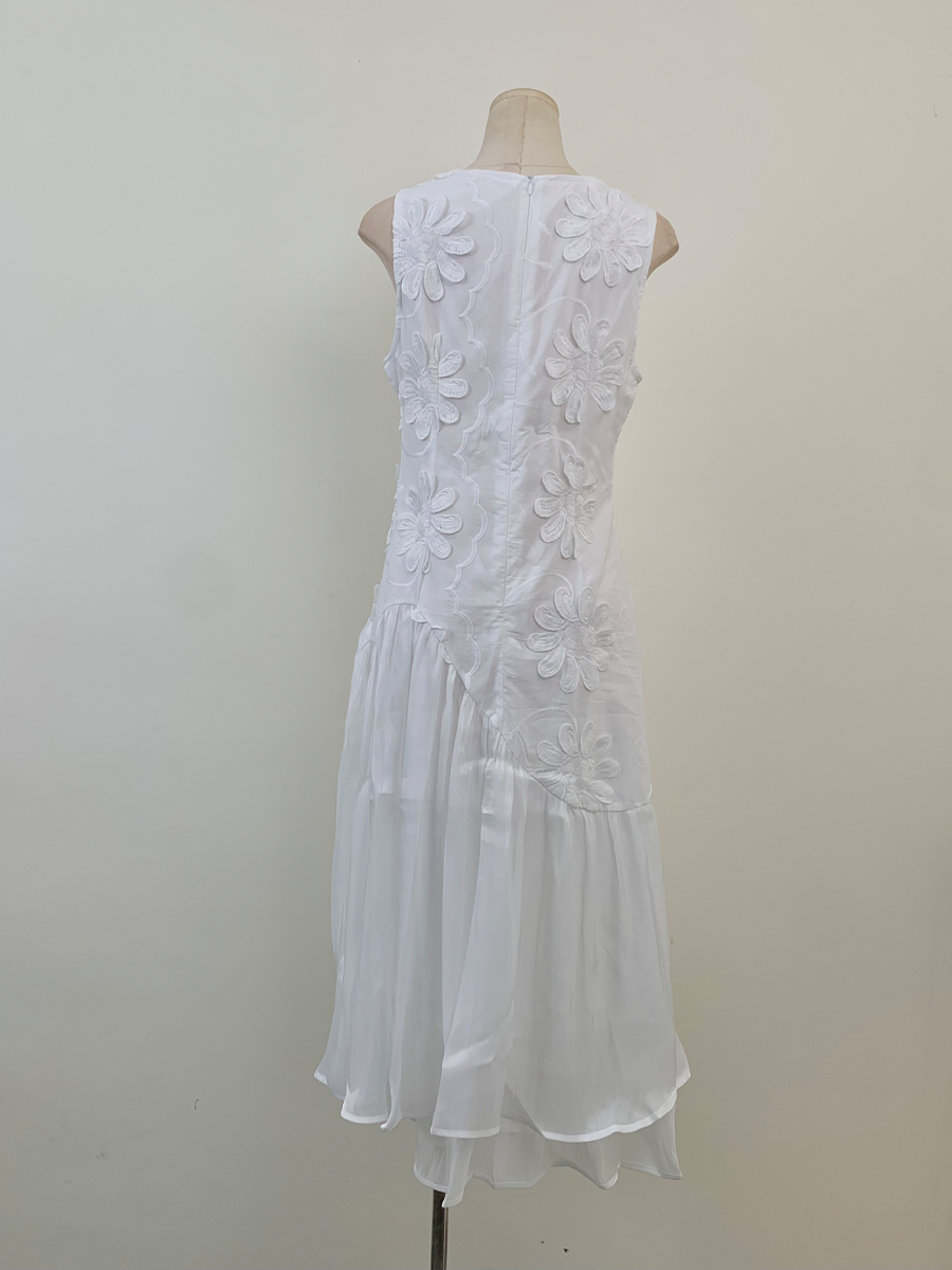 【dress】ノースリーブ刺繍フラワーロングワンピース Q8541