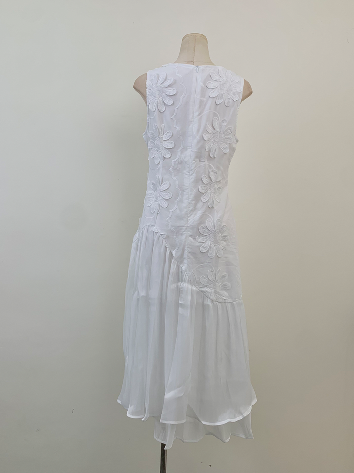 【dress】ノースリーブ刺繍フラワーロングワンピース Q8541