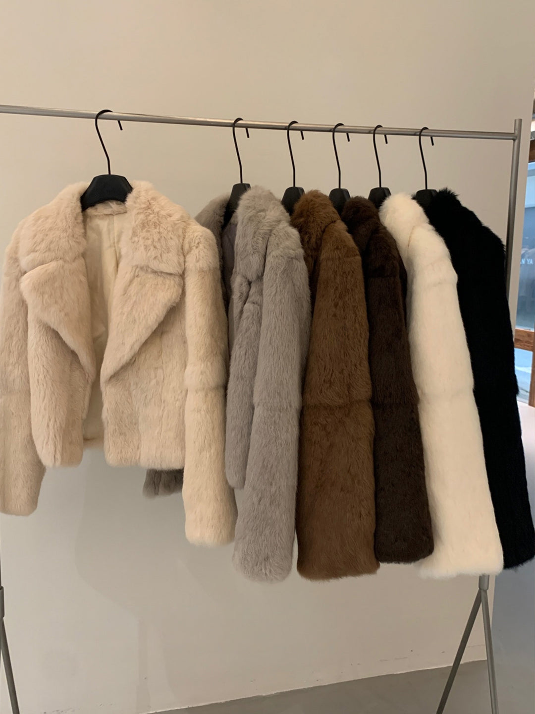 【outer】６色展開ボリュームファーコート Q9326