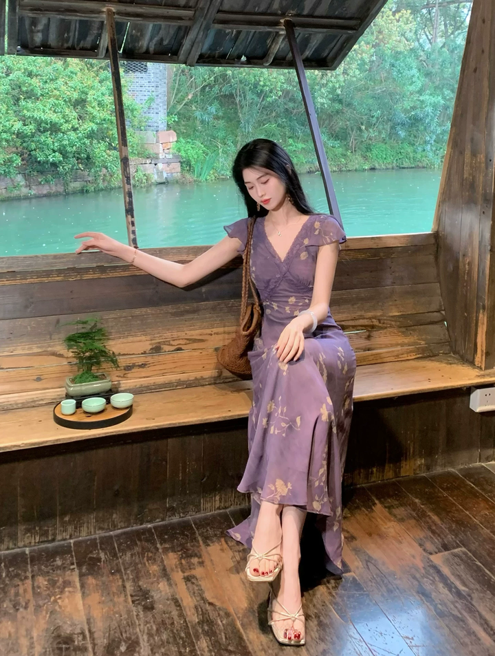 【dress】Vネックフラワー柄ロングワンピース Q8550