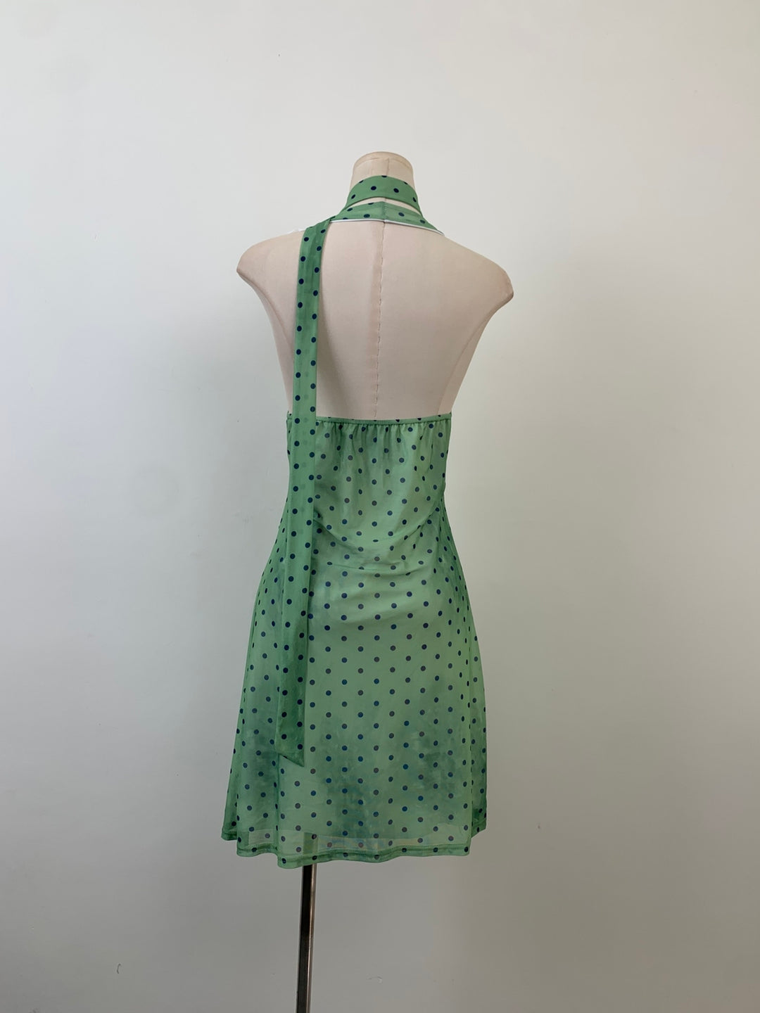 【dress】スカーフ付きドット柄ホルターネックミニワンピース Q8530