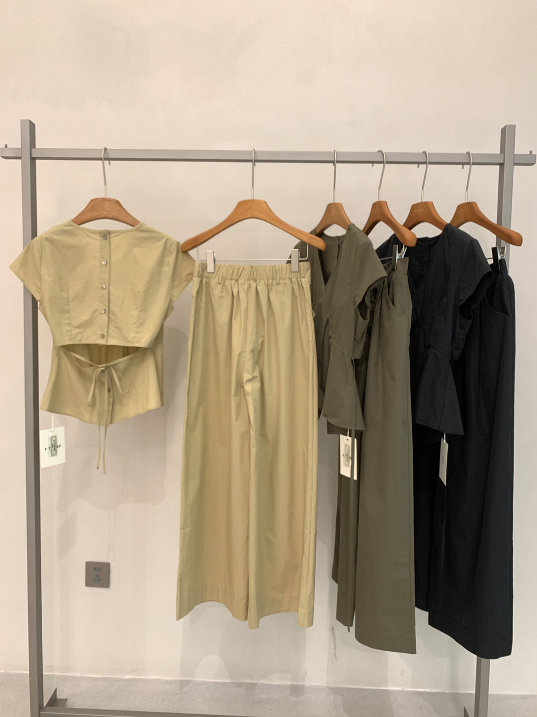 【set】バックオープントップス×ワイドパンツセット Q8652