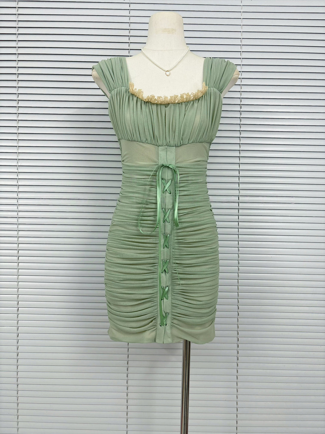 【dress】2WAYストラップギャザーミニワンピース Q8763