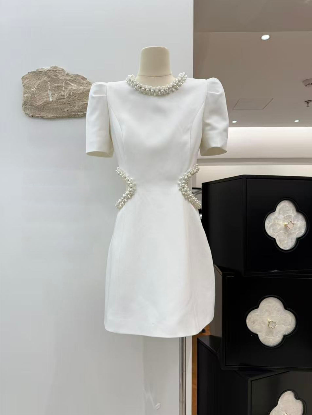 【dress】パール付き腰カットワンピース Q8769