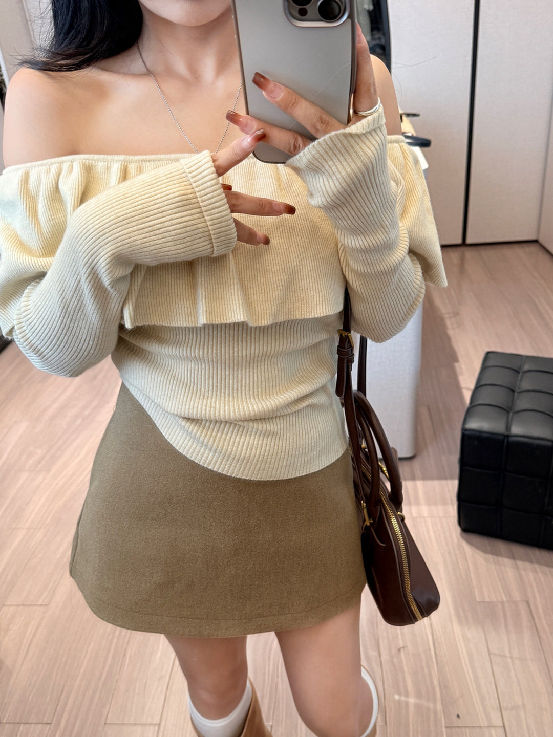 【tops】3色展開オフショルダーニットトップス Q9201