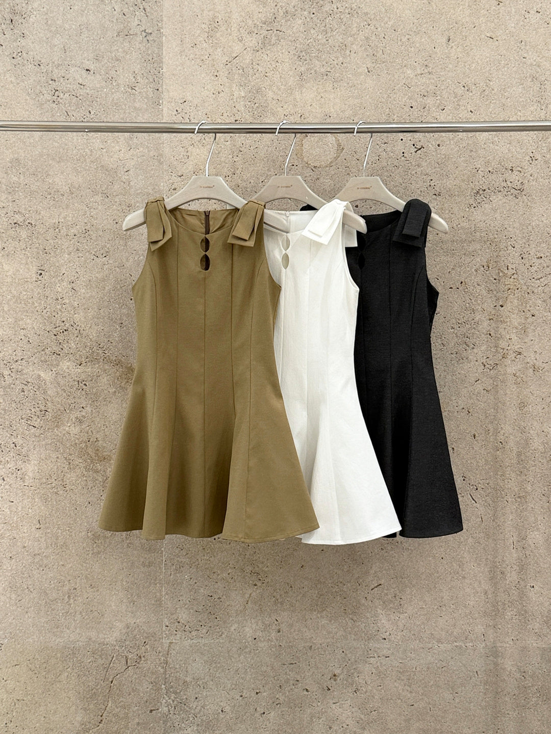 【dress】リボン付きミニベストワンピース Q8667