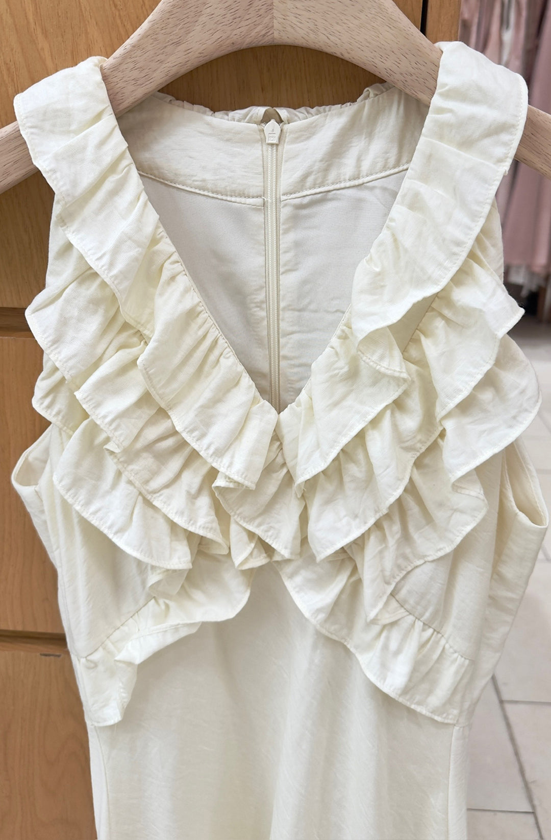 【dress】ノースリーブVネックギャザーフリルワンピース Q8678