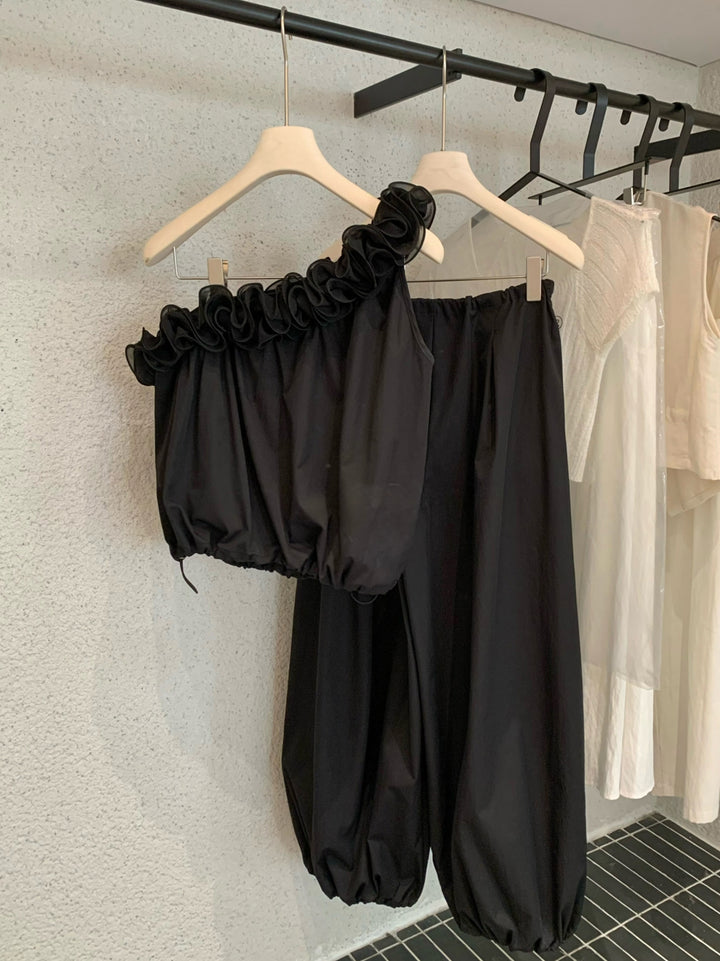 【set】立体感フラワーワンショルダートップス×ワイドパンツセット Q8656