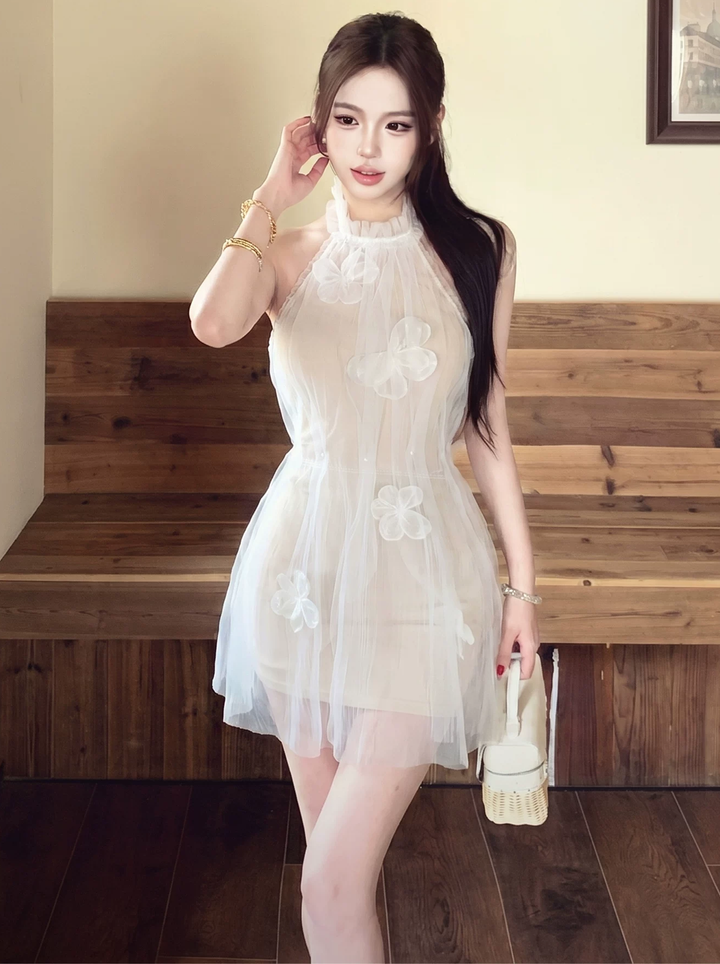 【dress】立体感フラワー付きチュールミニワンピース Q8556