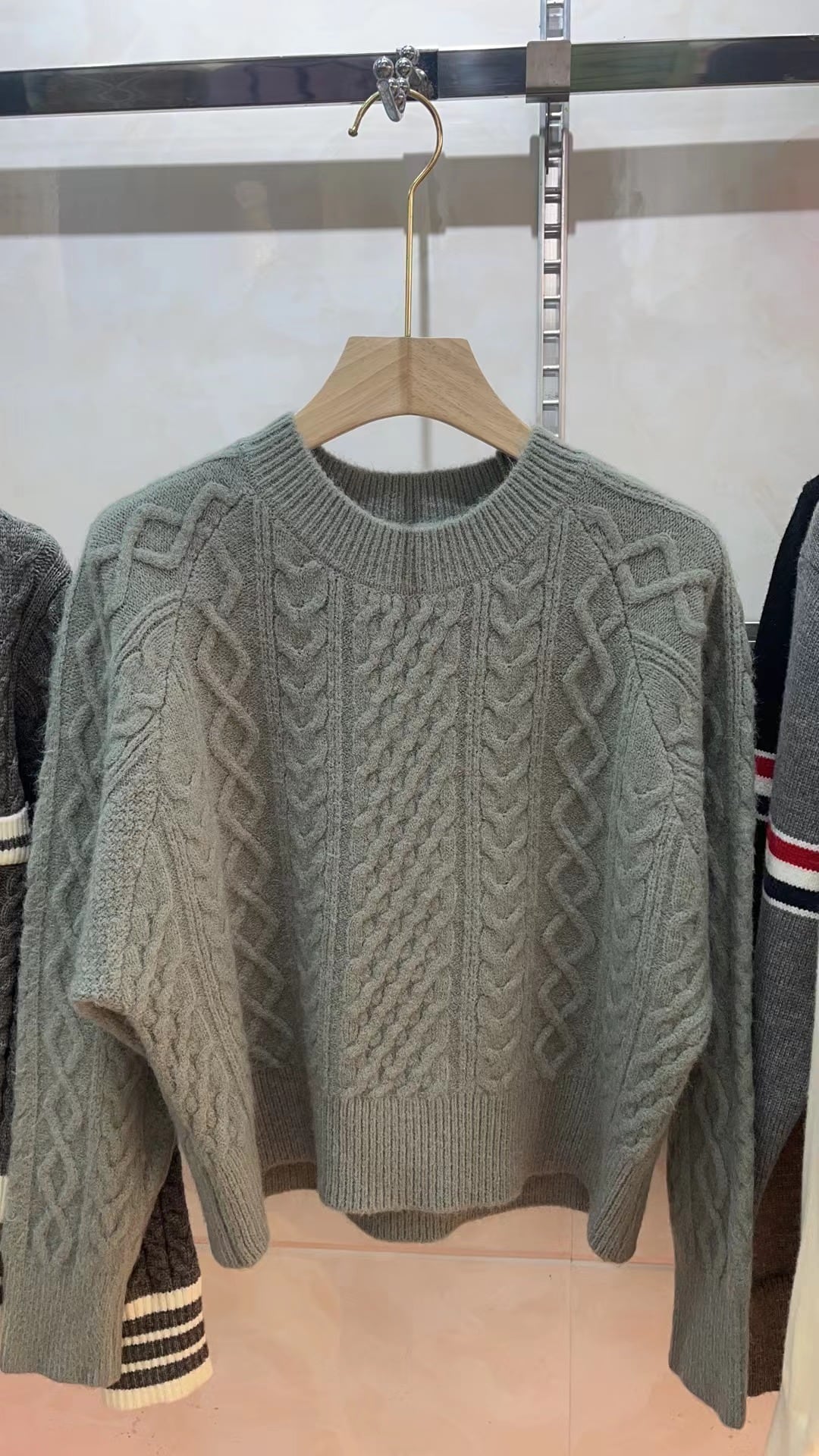 【tops】クルーネックニットセーター　M18167