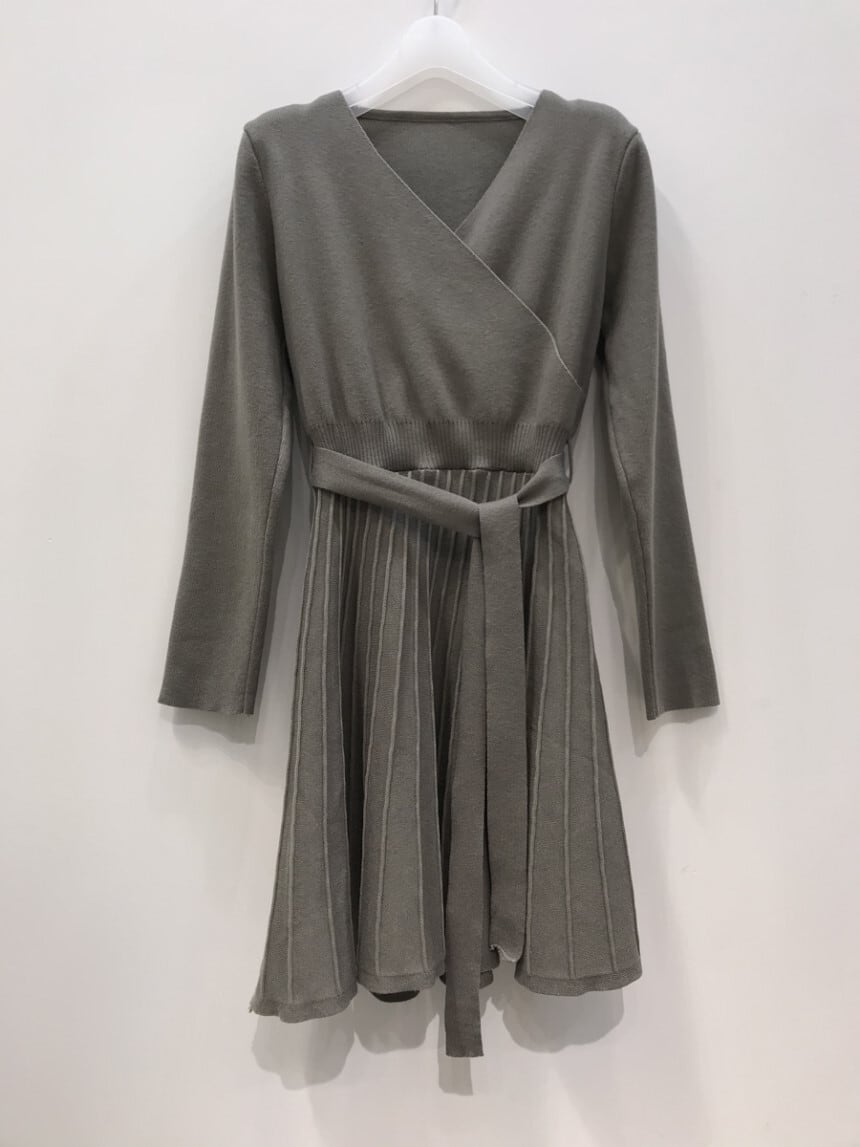 【dress】Vネック無地ニットワンピース　M17900
