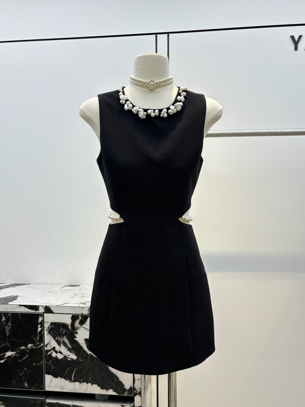 【dress】サイドカットパール付きミニワンピース　N3610