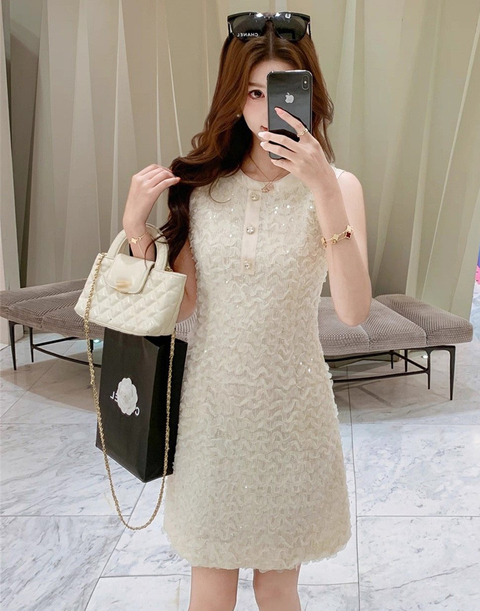 CHANEL ノースリーブミニワンピース クリーム dress】ノースリーブミニワンピース Q8547 – NANASTYLE