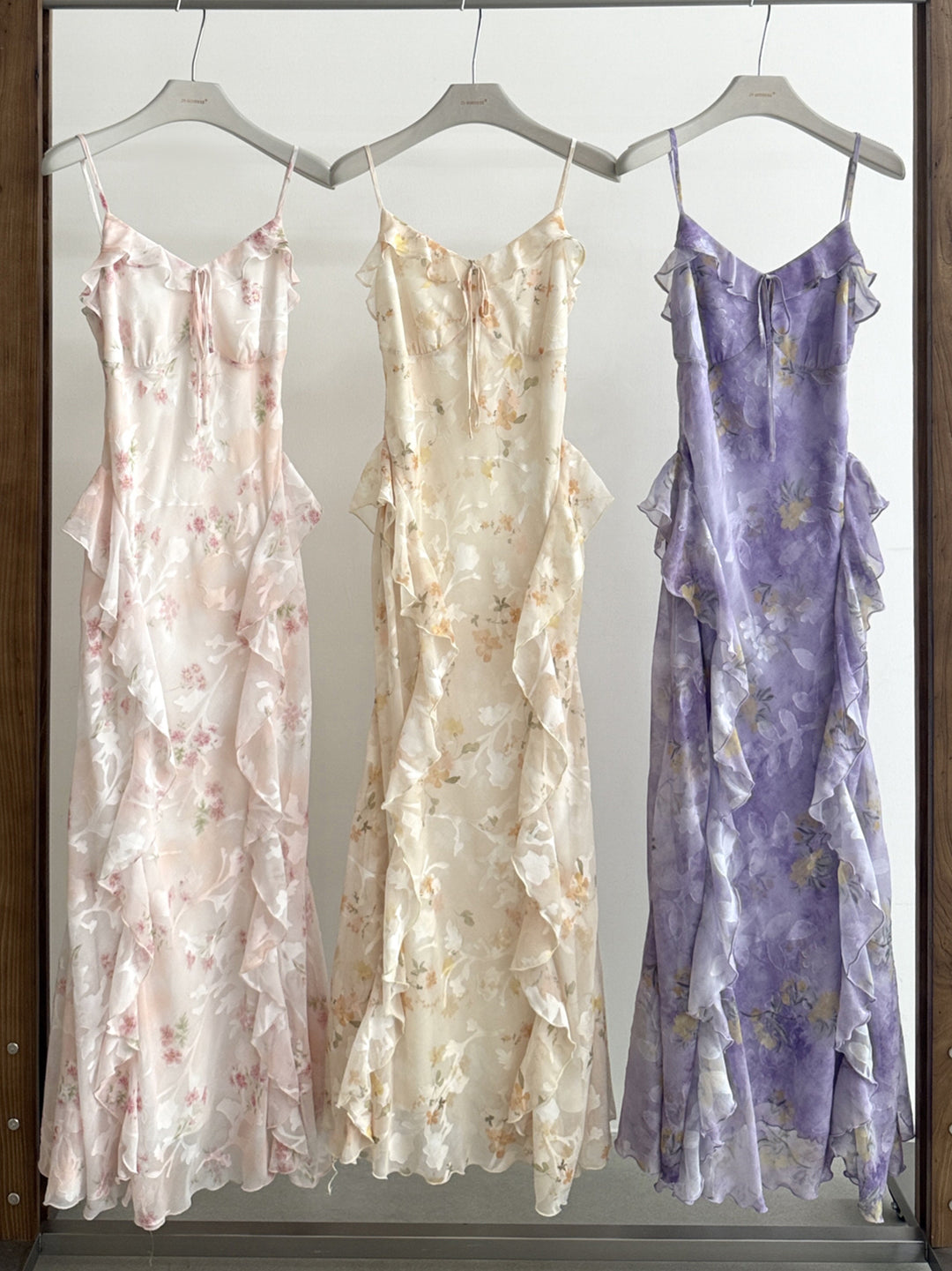 【dress】フラワー柄ギャザーフリルロングキャミワンピース Q8668