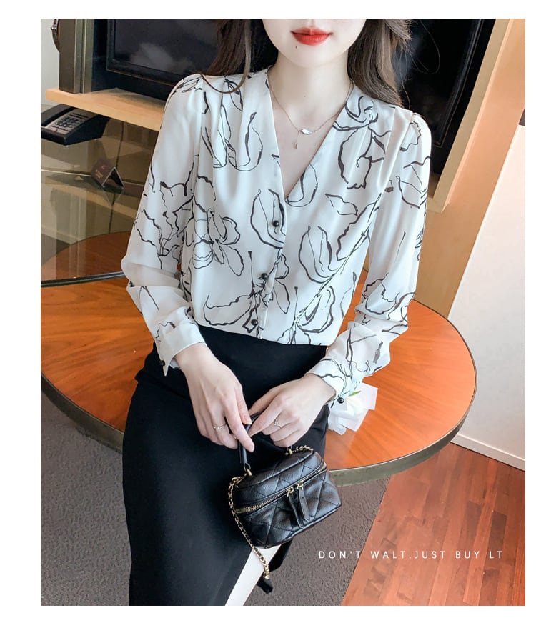 【tops】話題沸騰中 オシャレVネックシャツトップス　M17376